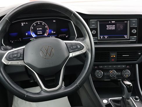 Used 2024 Volkswagen Jetta SE FWD image 16