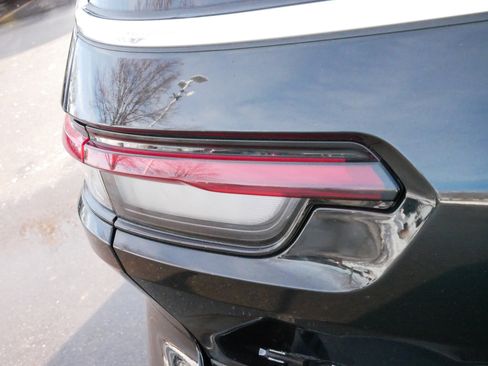 Used 2023 Jeep Grand Cherokee L Limited image 17