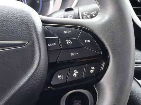 Used 2023 Chrysler Pacifica Touring-L w/ S Appearance Package FWD image 14