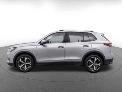 Used 2026 Volkswagen Tiguan SE AWD/4WD image 4