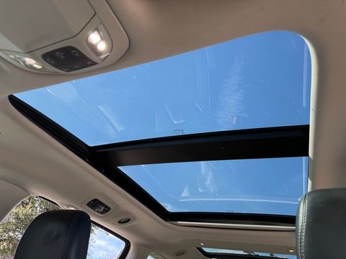 Used 2018 Chrysler Pacifica Limited image 21