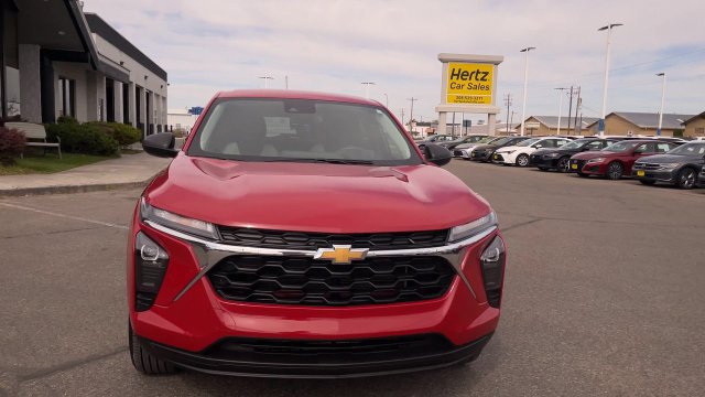Used 2026 Chevrolet Trax LS FWD image 4