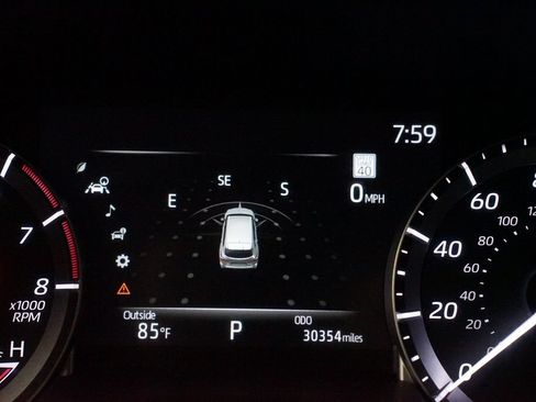 Used 2023 Toyota Highlander L FWD image 16