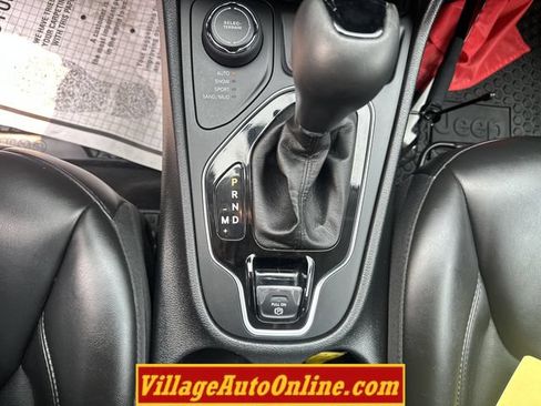 Used 2020 Jeep Cherokee Latitude Plus AWD/4WD image 23