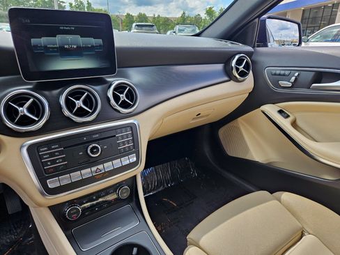 Used 2018 Mercedes-Benz GLA 250 4MATIC image 21