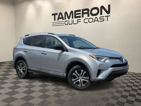 Used 2017 Toyota RAV4 LE AWD/4WD image 1