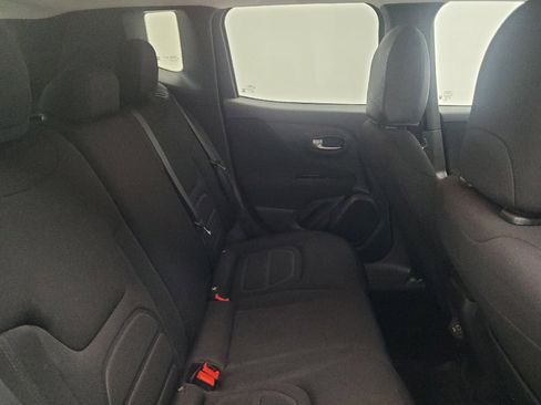 Used 2021 Jeep Renegade Latitude FWD image 19