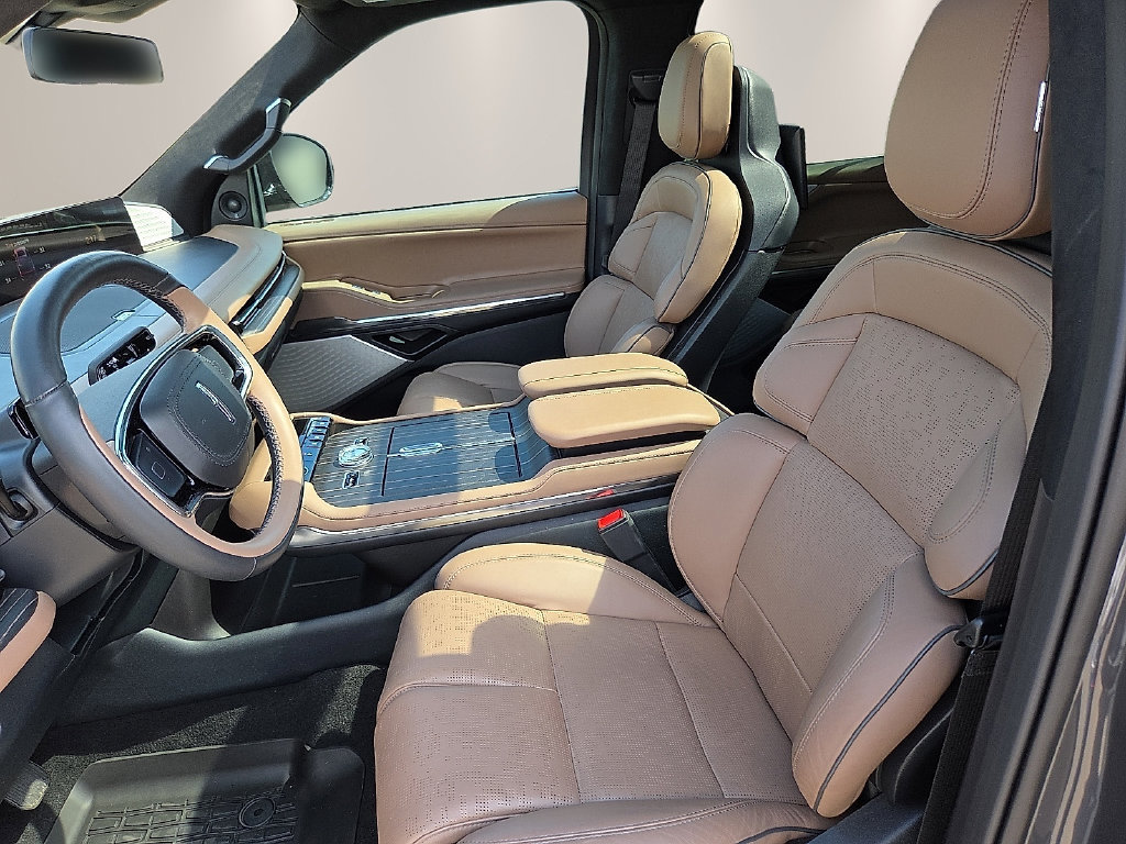 Used 2025 Lincoln Navigator Black Label AWD/4WD image 13