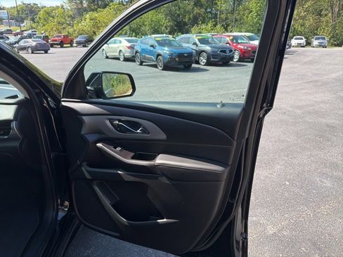 Used 2020 Chevrolet Traverse LT image 15