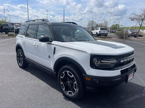 Used 2024 Ford Bronco Sport Outer Banks w/ Tech Package AWD/4WD image 2
