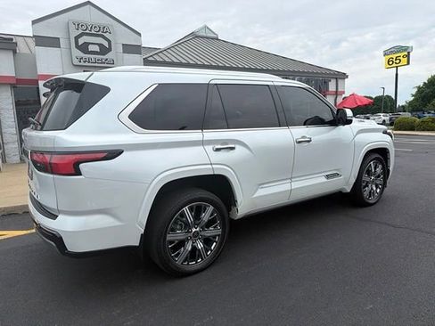 Used 2023 Toyota Sequoia Capstone AWD/4WD image 16