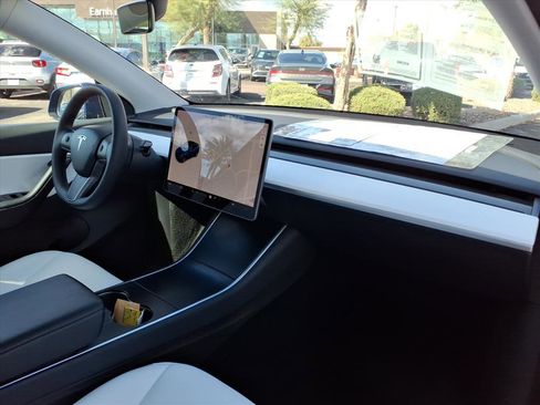 Used 2021 Tesla Model Y 2WD image 11