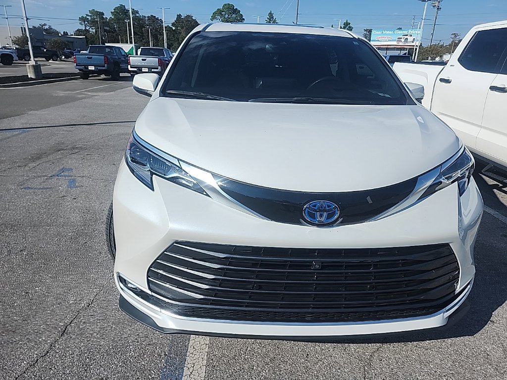 Used 2024 Toyota Sienna Platinum AWD/4WD image 13