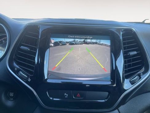 Used 2020 Jeep Cherokee Limited image 17