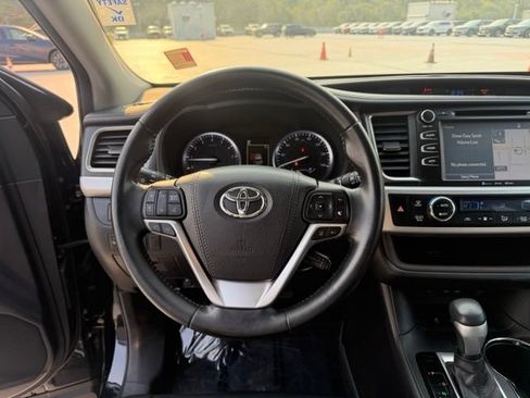 Used 2018 Toyota Highlander XLE AWD/4WD image 14
