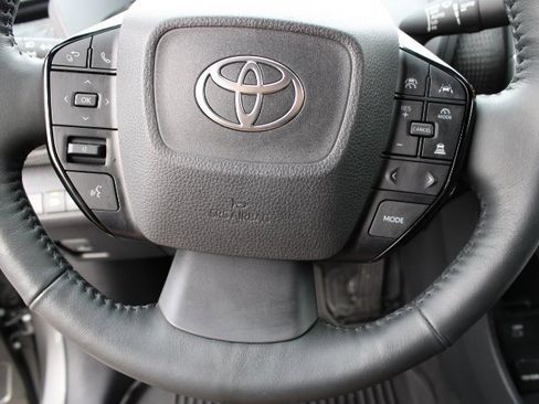 Used 2025 Toyota bZ4X AWD image 12