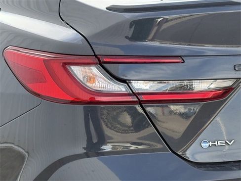 Used 2025 Toyota Camry SE image 6