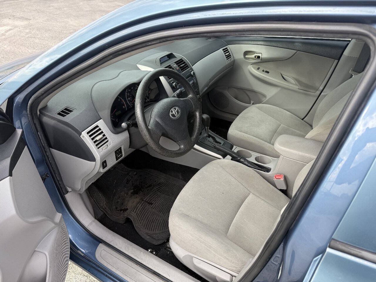 Used 2013 Toyota Corolla L FWD image 9