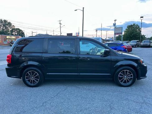 Used 2016 Dodge Grand Caravan R/T FWD image 4