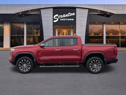 Used 2023 GMC Canyon Denali image 2