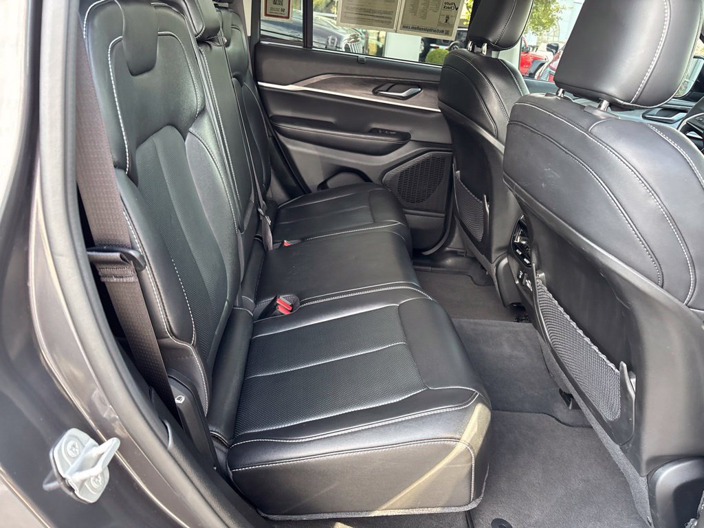 Used 2023 Jeep Grand Cherokee Limited w/ Luxury Tech Group II RWD image 18