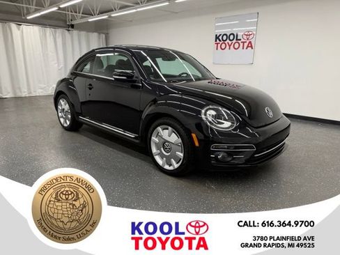 Used 2019 Volkswagen Beetle 2.0T SE w/ SE Premium Package FWD image 1