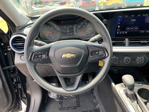 Certified 2024 Chevrolet Trax LS w/ LS Convenience Package FWD image 11