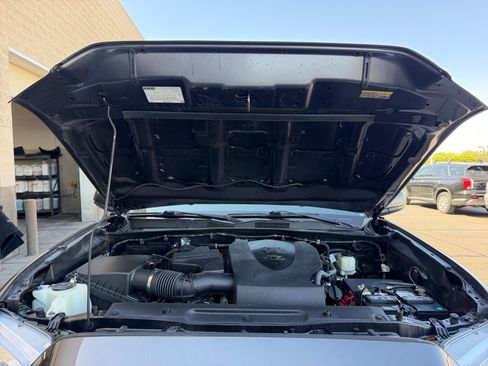 Used 2019 Toyota Tacoma SR5 RWD image 22