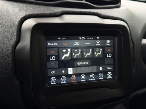 Used 2021 Jeep Renegade Latitude w/ Convenience Group AWD/4WD image 35