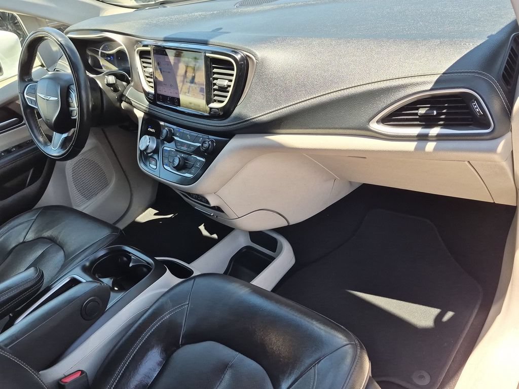 Used 2022 Chrysler Pacifica Touring-L FWD image 18