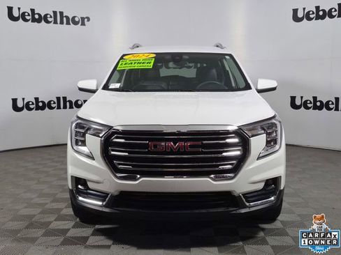 Used 2024 GMC Terrain SLT AWD/4WD image 2