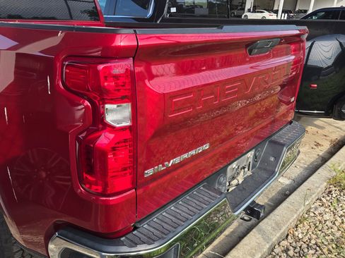 Used 2019 Chevrolet Silverado 1500 LT w/ Texas Edition RWD image 6