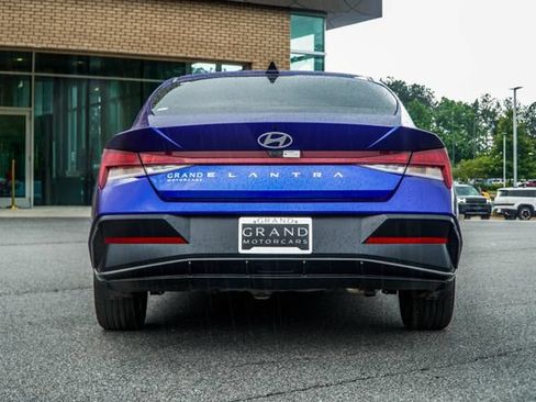 Certified 2025 Hyundai Elantra SEL FWD image 11