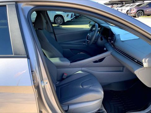 Used 2022 Hyundai Elantra SEL FWD image 14
