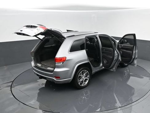 Used 2020 Jeep Grand Cherokee Overland AWD/4WD image 31