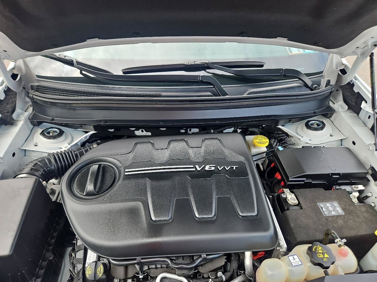 Used 2021 Jeep Cherokee Latitude Lux w/ Mopar Interior Package AWD/4WD image 38