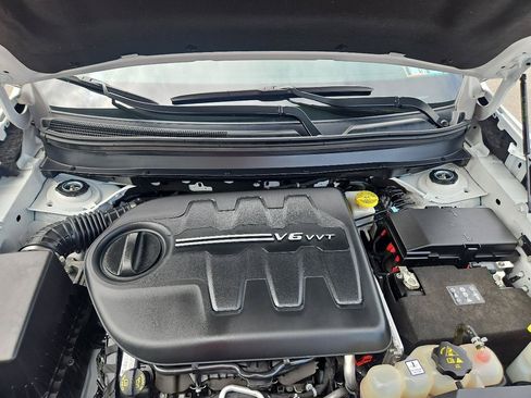 Used 2021 Jeep Cherokee Latitude Lux w/ Mopar Interior Package AWD/4WD image 38