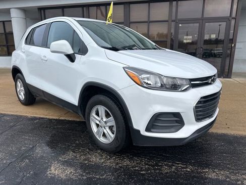 Used 2022 Chevrolet Trax LS w/ Tint and Cruise Package image 4