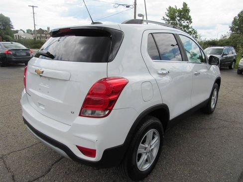 Used 2017 Chevrolet Trax LT w/ LT Convenience Package AWD/4WD image 23