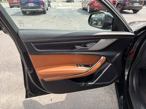 Used 2024 Jaguar XF R-Dynamic SE RWD image 19
