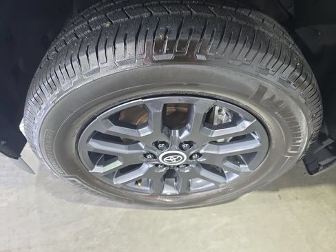 Used 2024 Toyota Sequoia Platinum AWD/4WD image 10