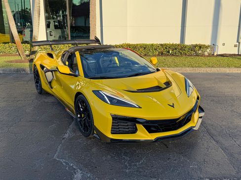 Used 2026 Chevrolet Corvette ZR1 w/ ZR1 Carbon Fiber Aero Package image 5