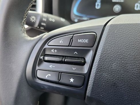 Certified 2025 Hyundai Venue SEL FWD image 22