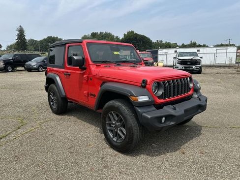 Used 2025 Jeep Wrangler Sport AWD/4WD image 11