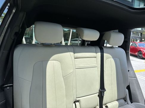 Used 2021 Mercedes-Benz GLB 250 4MATIC image 48