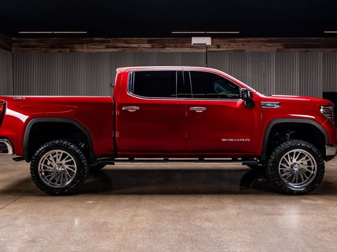 Used 2024 GMC Sierra 1500 SLT w/ SLT Premium Plus Package AWD/4WD image 9