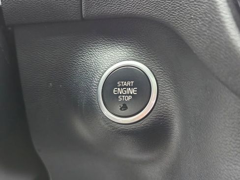 Used 2020 Volvo XC40 T5 R-Design image 38