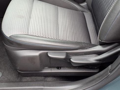 Used 2025 Chevrolet Trax LT FWD image 4