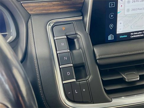 Used 2023 Chevrolet Suburban High Country w/ Advanced Technology Package image 22