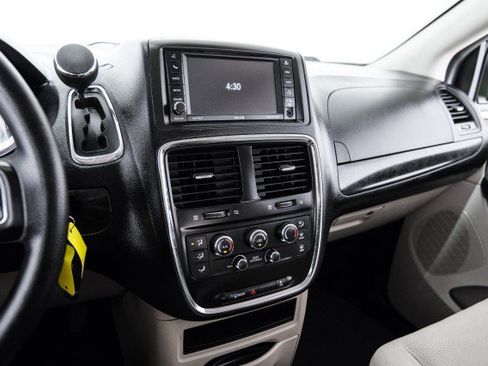 Used 2018 Dodge Grand Caravan SE w/ UConnect Hands-Free Group FWD image 21